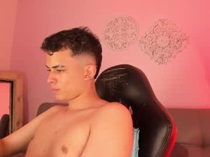 Screenshot from matheww_strong webcams