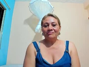 Screenshot from maturealice_ webcams