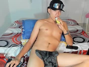 Screenshot from maxthomson_boy webcams
