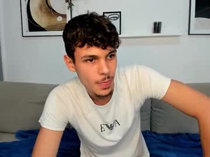 Screenshot from maxx_vell webcams