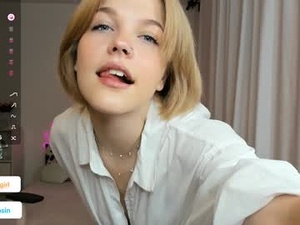 Screenshot from maya_blonde18 webcams