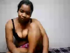 Screenshot from mayah254615 webcams