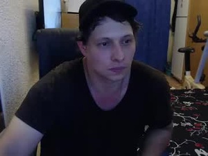 Screenshot from mclovi19 webcams