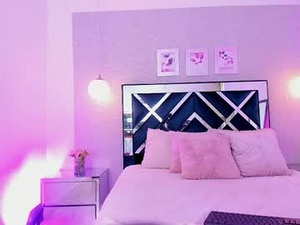 Screenshot from meelody7 webcams