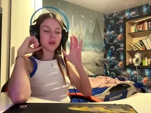 Screenshot from melonygriffen webcams