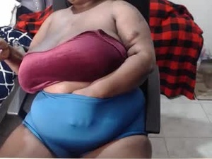 Screenshot from mency1980 webcams