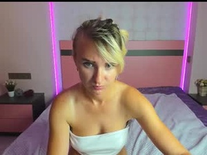 Screenshot from merymidnight webcams