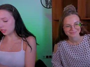 Screenshot from mia_bamble webcams