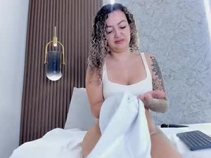 Screenshot from mia_dollce webcams