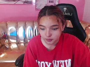 Screenshot from mia_foster_t webcams