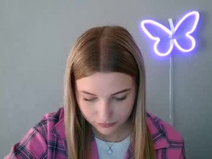 Screenshot from mia_moon27 webcams