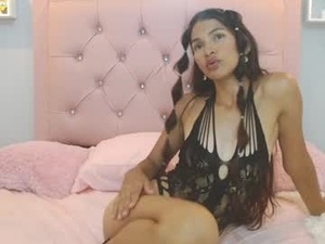Screenshot from mia_suarezzz webcams