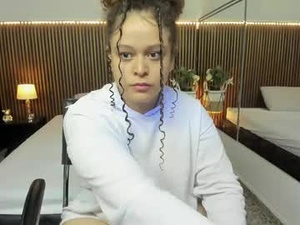 Screenshot from mia_summeer webcams