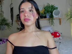 Screenshot from miaa_rose__ webcams