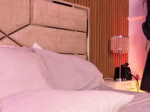 Screenshot from miablackrose webcams