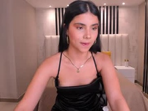 Screenshot from mialaurence_ webcams