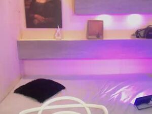 Screenshot from miarose4 webcams
