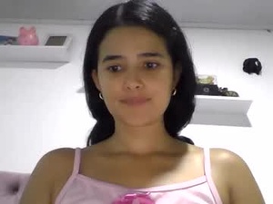 Screenshot from micaelamoreno18 webcams