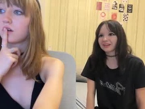 Screenshot from michelle_neely webcams