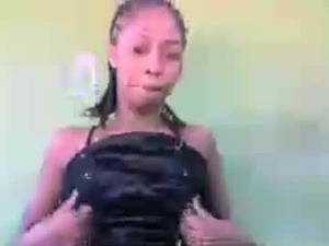 Screenshot from mickaela08 webcams