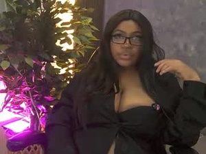 Screenshot from mika__moon_ webcams