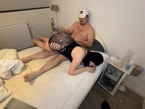 Screenshot from mikeandchloe1819 webcams