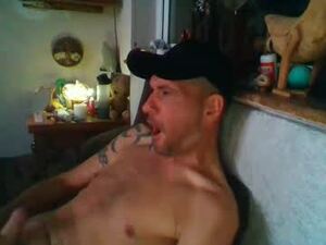 Screenshot from mikeyboy83733 webcams