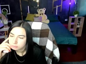 Screenshot from mila_vael webcams