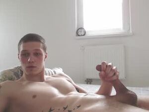 Screenshot from milesgoodboy webcams