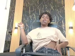 Screenshot from milo_afterdark webcams