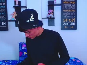 Screenshot from milo_hot_ webcams