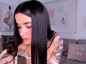 Screenshot from mily_ortiz webcams