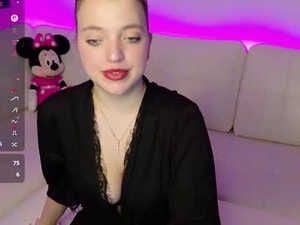Screenshot from minnie_mouse_18 webcams