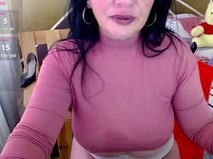 Screenshot from mira_valen webcams