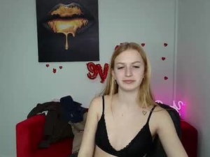 Screenshot from mirandamayers webcams