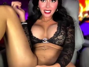 Screenshot from miss_tsqueen_nextdoor69 webcams