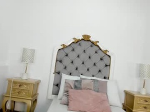 Screenshot from misscarina7 webcams