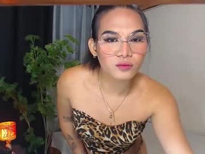 Screenshot from misstrishontop webcams