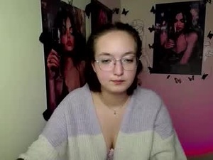 Screenshot from mistyrosee webcams