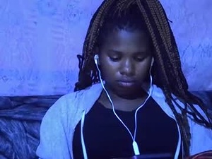 Screenshot from momsdoll webcams