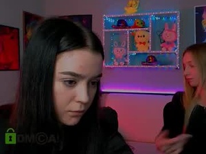 Screenshot from monalove_ webcams