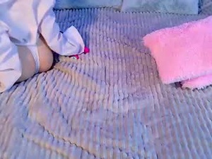 Screenshot from monicasinn webcams