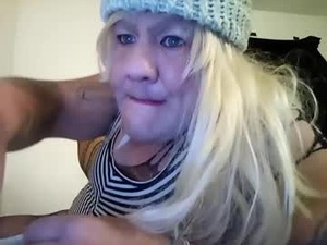 Screenshot from monicastarisborn webcams