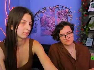 Screenshot from moon_vixen webcams