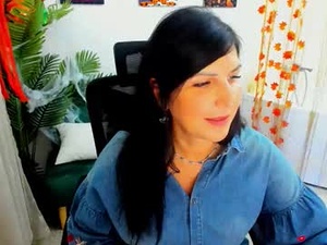 Screenshot from moonvelour webcams