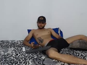 Screenshot from mr_wlopez013 webcams