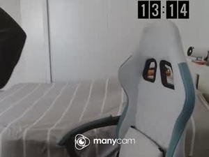 Screenshot from mrdr000 webcams