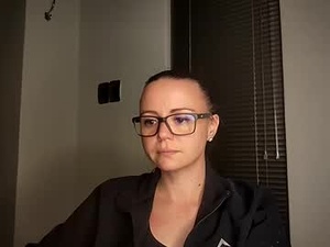 Screenshot from mrs_bunny_swing webcams