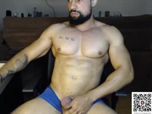 Screenshot from muscleweed420 webcams