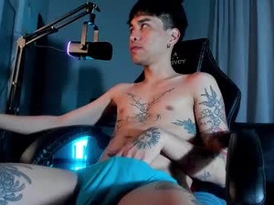 Screenshot from mystictattoo webcams